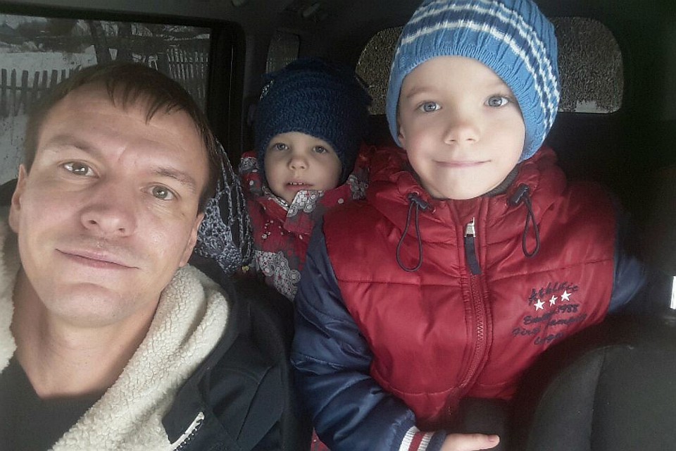 Антон с некоторыми из своих малышей.