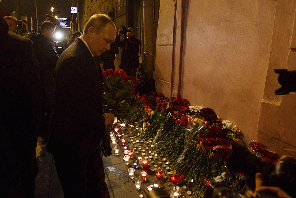 Путину оповестили первые результаты расследования взрыва в метро Петербурга Путину оповестили первые результаты расследования взрыва в метро Петербурга