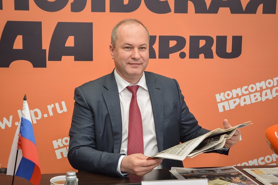 На встречу Виталия Кушнарева с редакцией "КП" изначально отводился час, но когда время вышло, сити-менеджер махнул рукой - давайте продолжать беседу... Фото: пресс-служба горадминистрации.