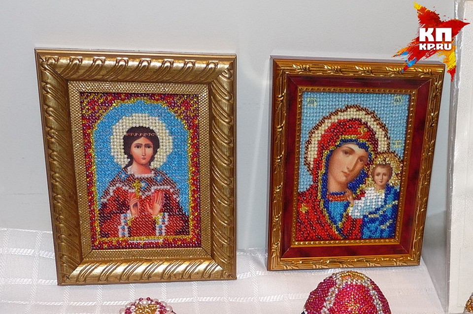 На выставке представят иконы и пасхальные сувениры.