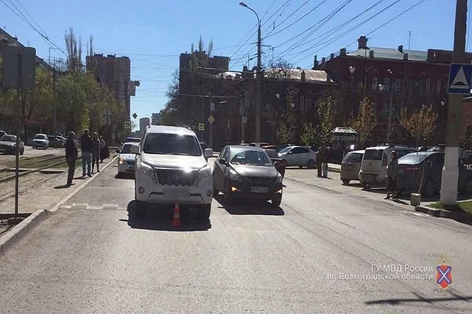 Пешеход переходил дорогу в не предназначенном для этого месте. Фото: пресс-службы ГУ МВД России по Волгоградской области