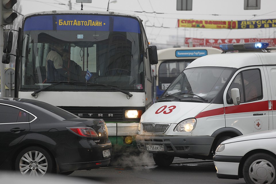 Согласно статистике, автомобили экстренных служб теряют авторитет у автолюбителей.