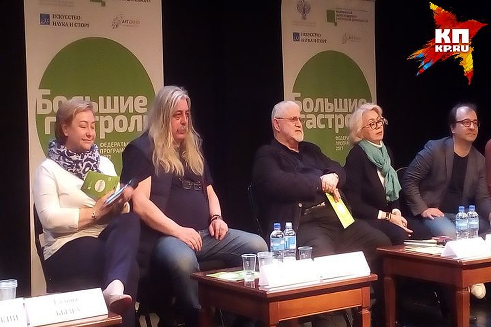 Во время пресс-конференции.
