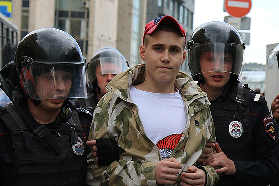 Пресечение беспорядков не удалось и совершенно не имело воспитательного эффекта: слишком мало было рыдающей школоты, пришедшей за хайповым протестом