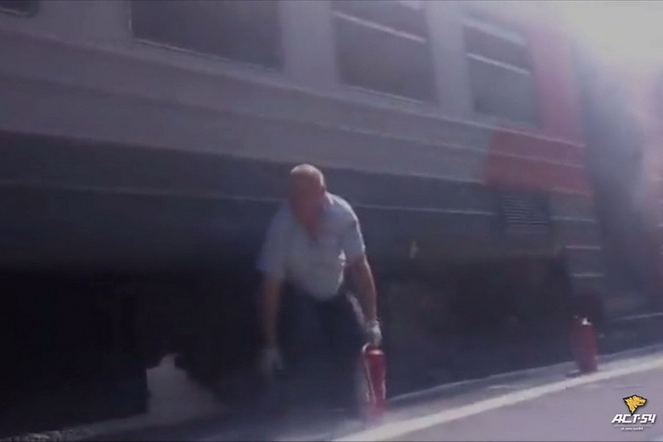 В глобальной паутине появилось видео горящей под Новосибирском электрички