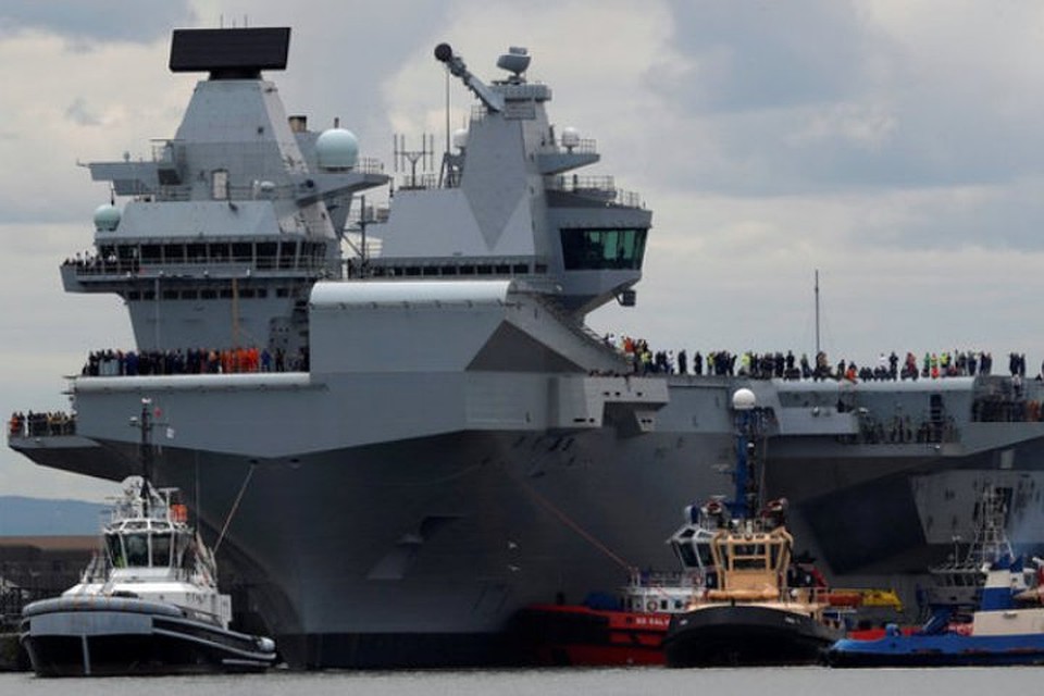 Британский авианосец «Королева Елизавета» (Queen Elizabeth), красотой которого восхищался Майкл Фэллон