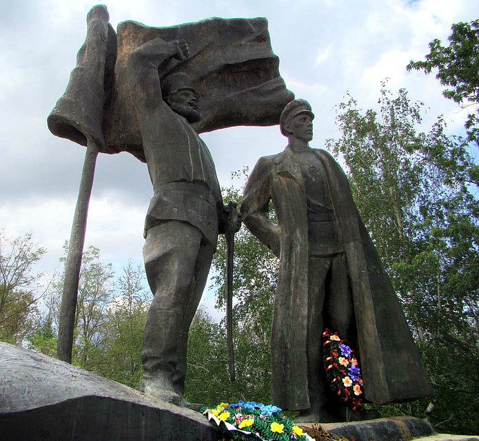 Памятник донским казакам был установлен в мае 1988-го, и с тех пор его ни разу не ремонтировали. Фото: geocaching.su