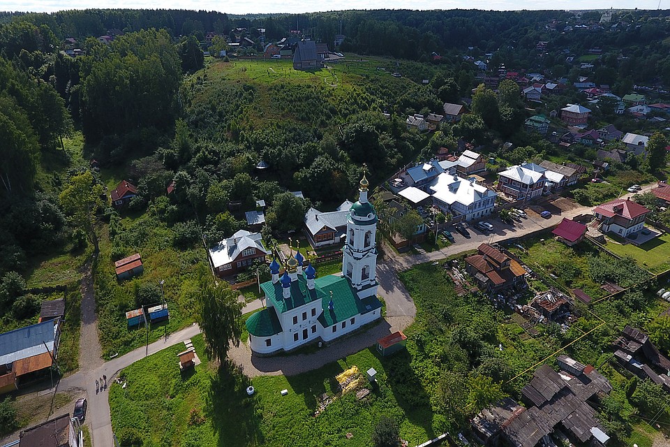 Плес спасло то, что он в советское время никому не был нужен. Здесь не строили заводы, а при них пятиэтажки