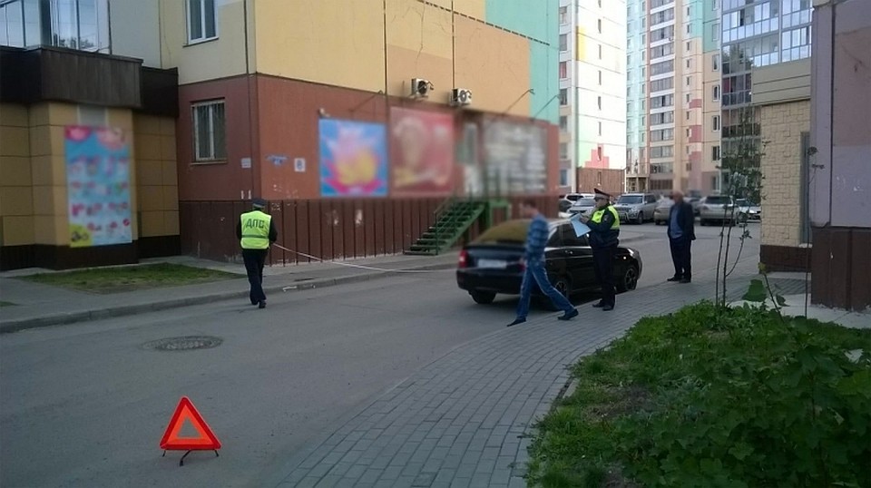 В Самарской области Лада Priora с 18-летним водителем перевернулась на крышу В Самарской области Лада Priora с 18-летним водителем перевернулась на крышу