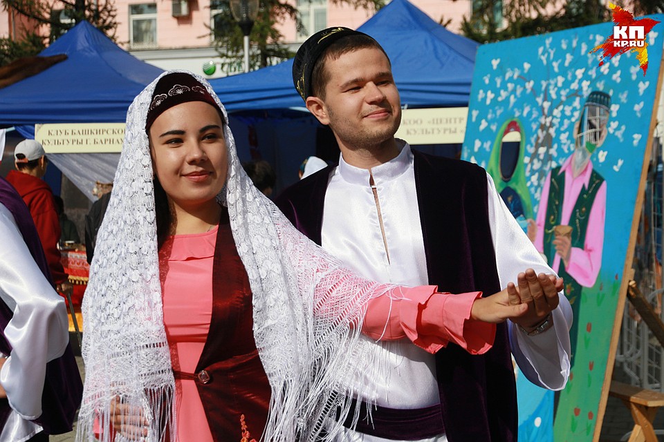 Фестиваль национальных культур в Барнауле прошел под звуки африканских барабанов Фото: Олег УКЛАДОВ