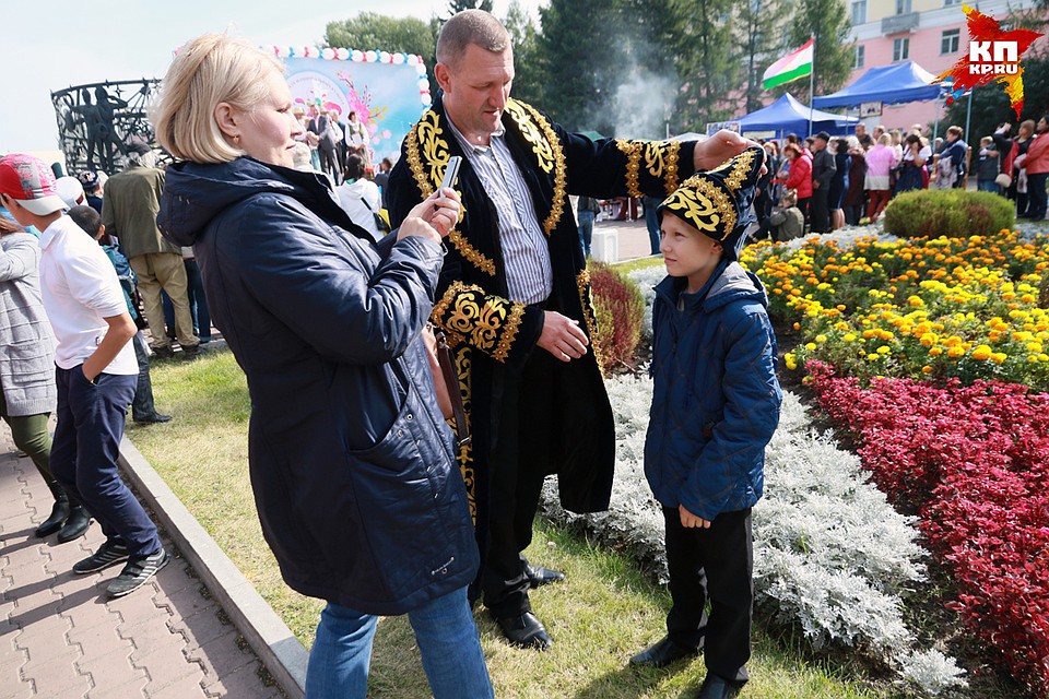Фестиваль национальных культур в Барнауле прошел под звуки африканских барабанов Фото: Олег УКЛАДОВ