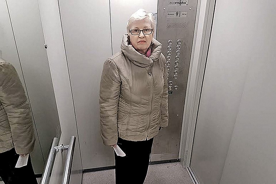 В кабинах новых лифтов минимум пластика. Металлические панели, кнопки вызова сложнее сломать и невозможно поджечь. Фото: Олег РУБАШОВ