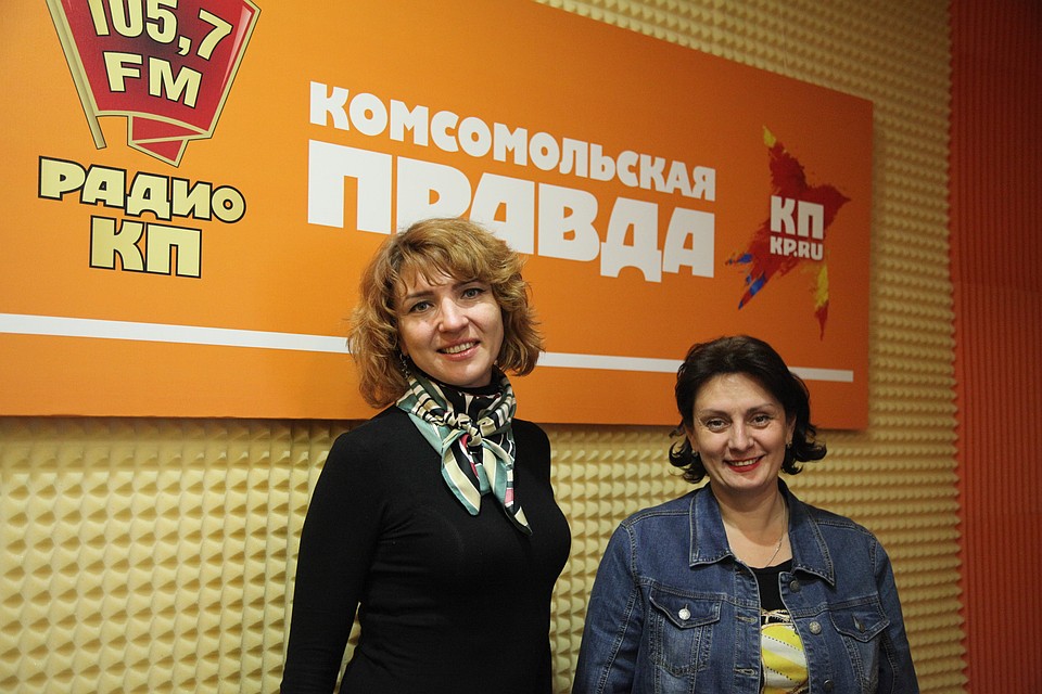 Победительница конкурса «Автоледи Ставрополья-2017» Лиана Сильченко и инспектор отдела пропаганды краевого Управления ГИБДД Анжела Тер-Погосова