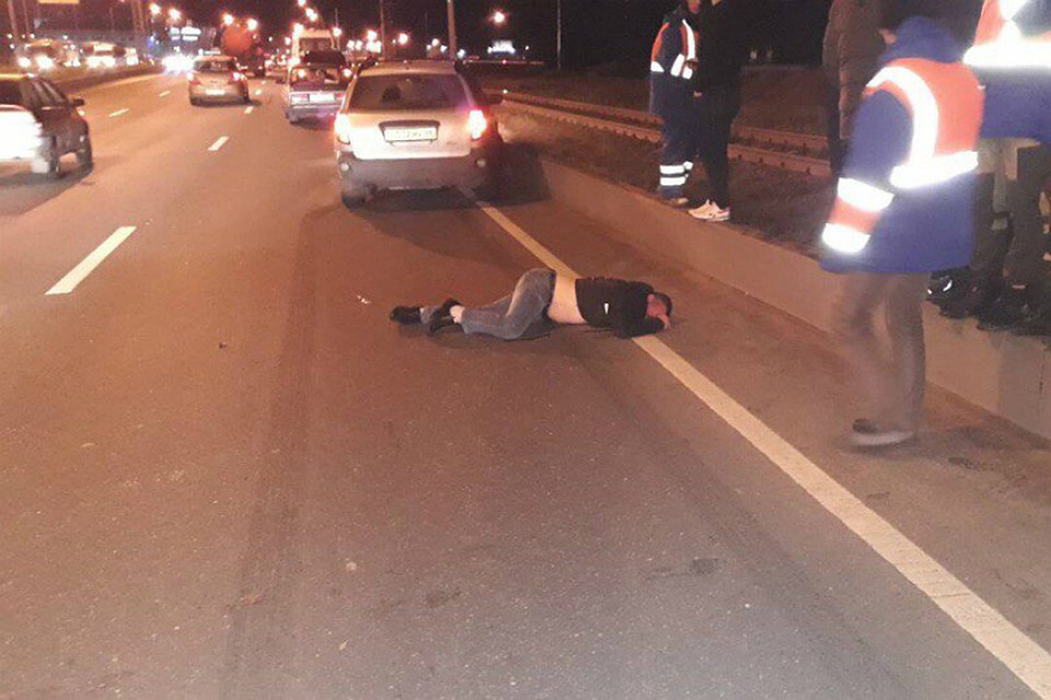 В Петербурге на Приморском шоссе мужчину сбила электричка и автомобиль В Петербурге на Приморском шоссе мужчину сбила электричка и автомобиль