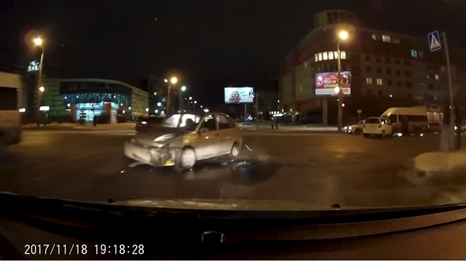 Фото: скрин видеозаписи, паблик "ЧП Омск"