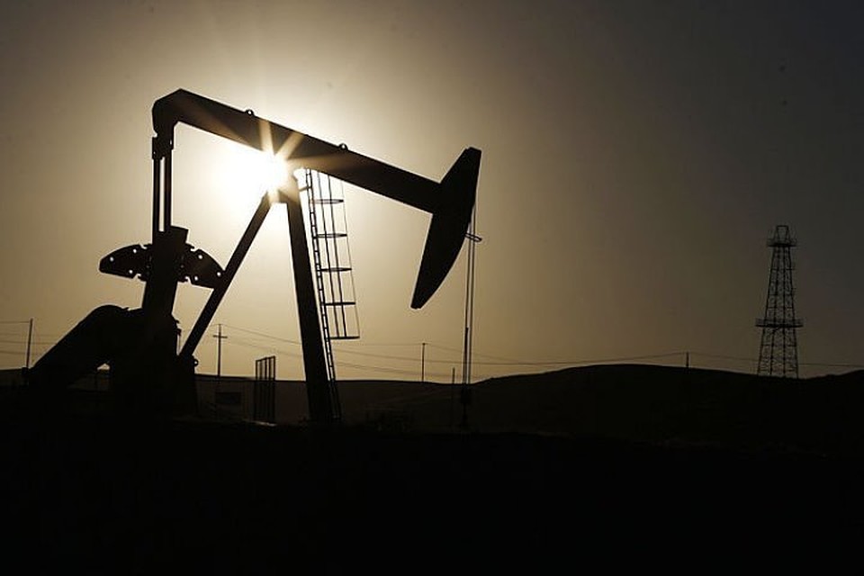 Цена на нефть достигла нового максимума впервые за последние три года.