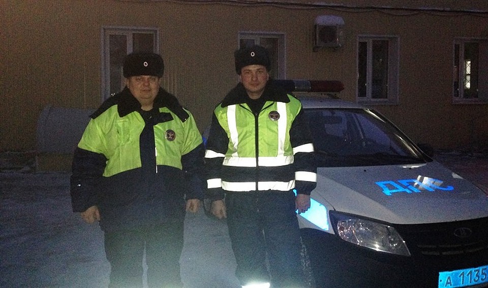 фото полицейских, которые спасли женщину, предоставлено ГИБДД по Пермскому краю