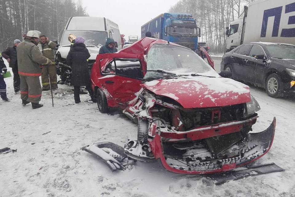 Один человек погиб, четверо ранены в лобовом ДТП с автобусом в Кстовском районе. Фото: УГИБДД ГУ МВД России по Нижегородской области