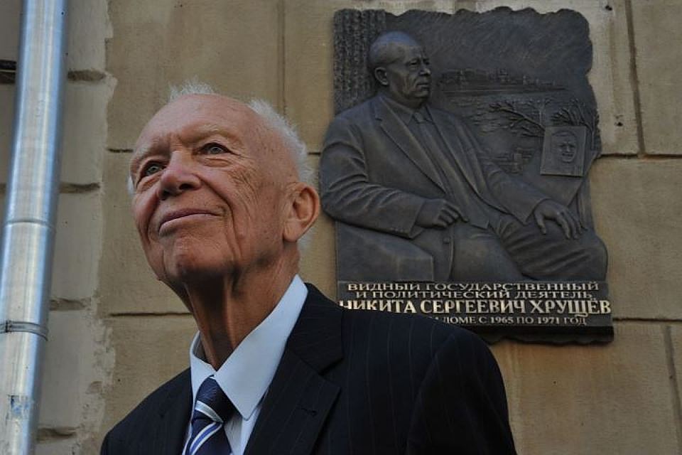 Сергей Никитич Хрущев уверен, что выход фильма - не случайность, а составляющая той антироссийской истерии, которая бушует сейчас в США и Англии