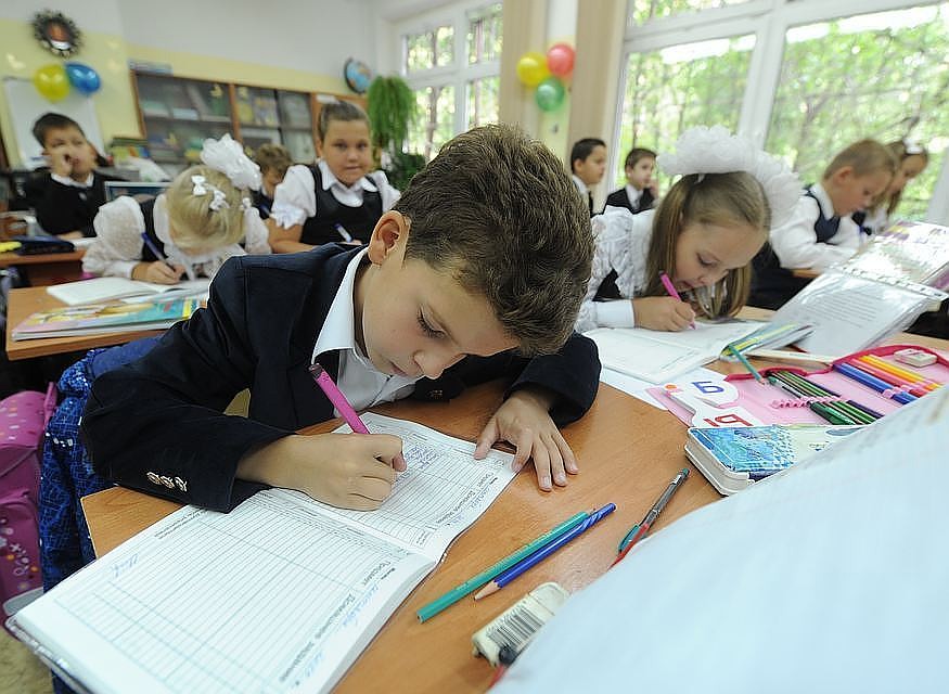 В стране всего 28 гимназий, которые вели обучение с 5 по 11 класс, не имея начальной школы.