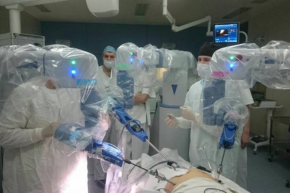 Фото из соцсетей В Беларуси впервые проведена операция с помощью робота-ассистента