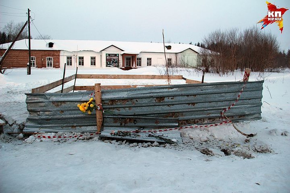 Местные коммунальщики оставляют ямы не закопанными.