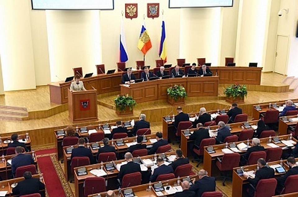 Депутаты донского парламента во время первого в нынешнем году заседания приняли закон об опорном вузе. Фото: ЗС РО