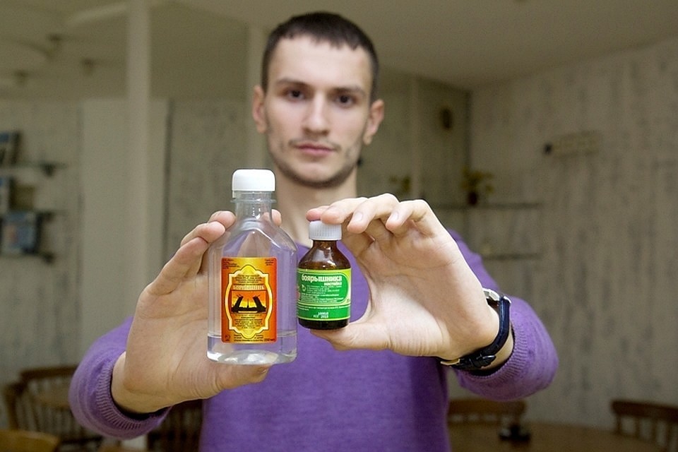 Наш корреспондент с тем самым флаконом "Боярышника"