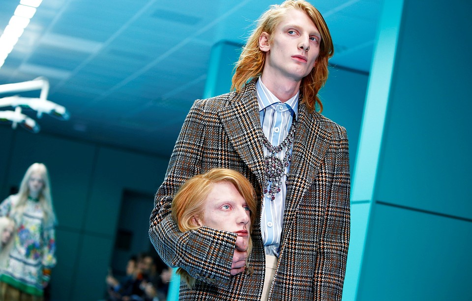 Модель на показе Gucci