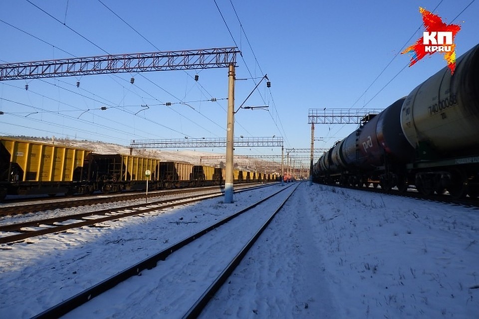 В Подмосковье произошла утечка серной кислоты на железной дороге