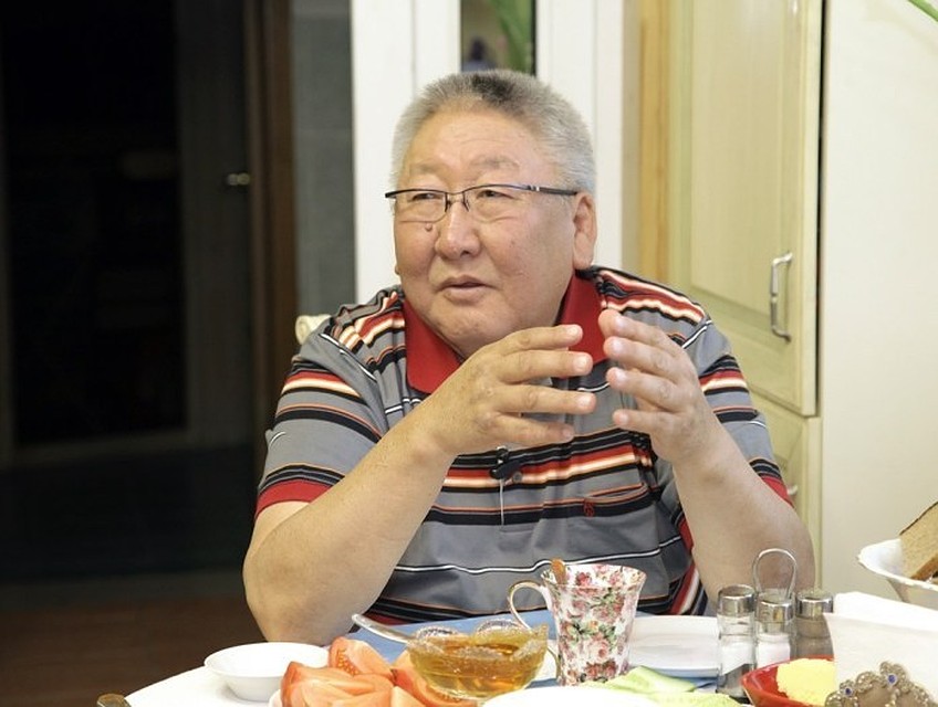 На период отпуска Ил Дархана исполнение обязанностей главы республики возложено на председателя правительства Евгения Чекина.