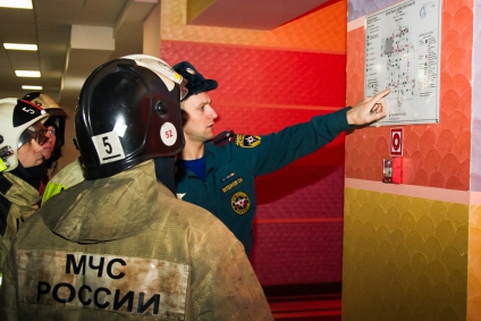Накануне спасатели пришли в проверкой в ДК «Рубин». Фото: 55.mchs.gov.ru