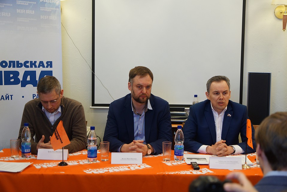 После того, как в Екатеринбурге была уничтожена телебашня, уральцы, выступавшие против ее сноса, решили создать общественное движение "Это Наш Город"