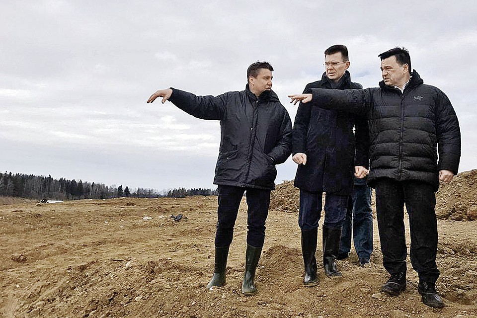 Андрей Воробьёв проконтролировал, как идет подготовка к дегазации полигона. Фото: Пресс-служба МО
