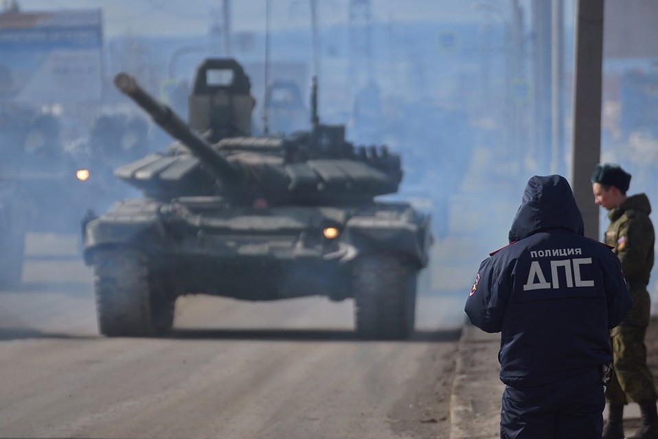 В Екатеринбурге военные начали репетиции к параду Победы 9 мая