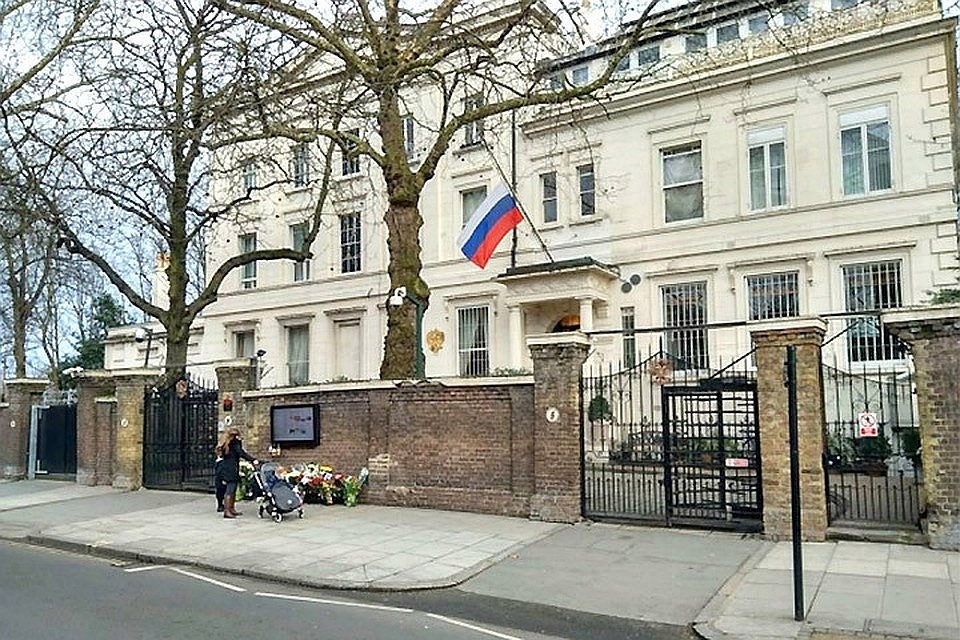 Три работника посольства России в Вильнюсе, объявленные персонами нон грата, покинули страну. Фото: Илларион Гирс/Regnum