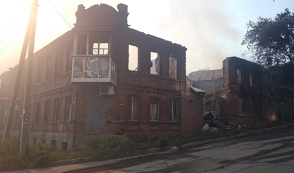 В страшном пожаре сгорело более 100 зданий.