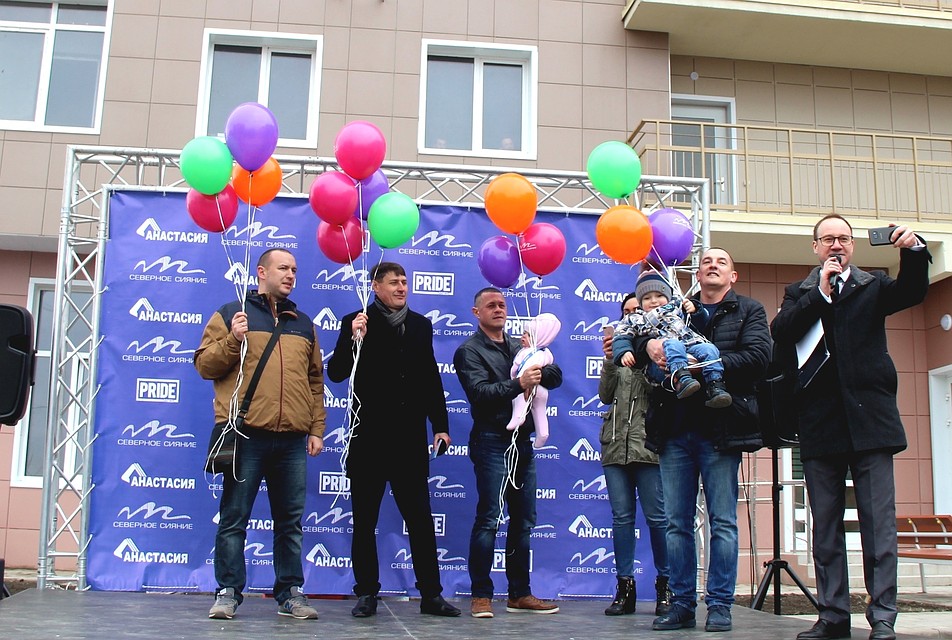 Жилой комплекс «Северное сияние» встретил новоселов праздником и подарками.