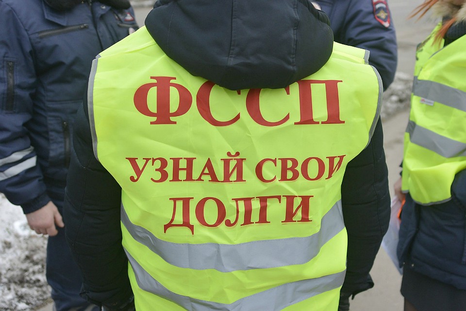 В этот раз судебный пристав помирил родных.