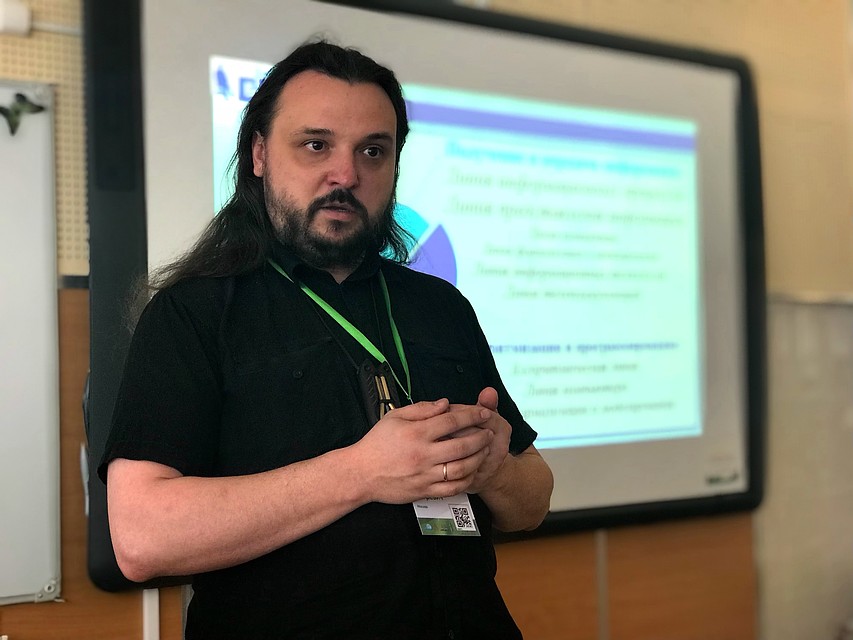 Дмитрий Павлов считает, что информатика просто необходима детям в современном мире.