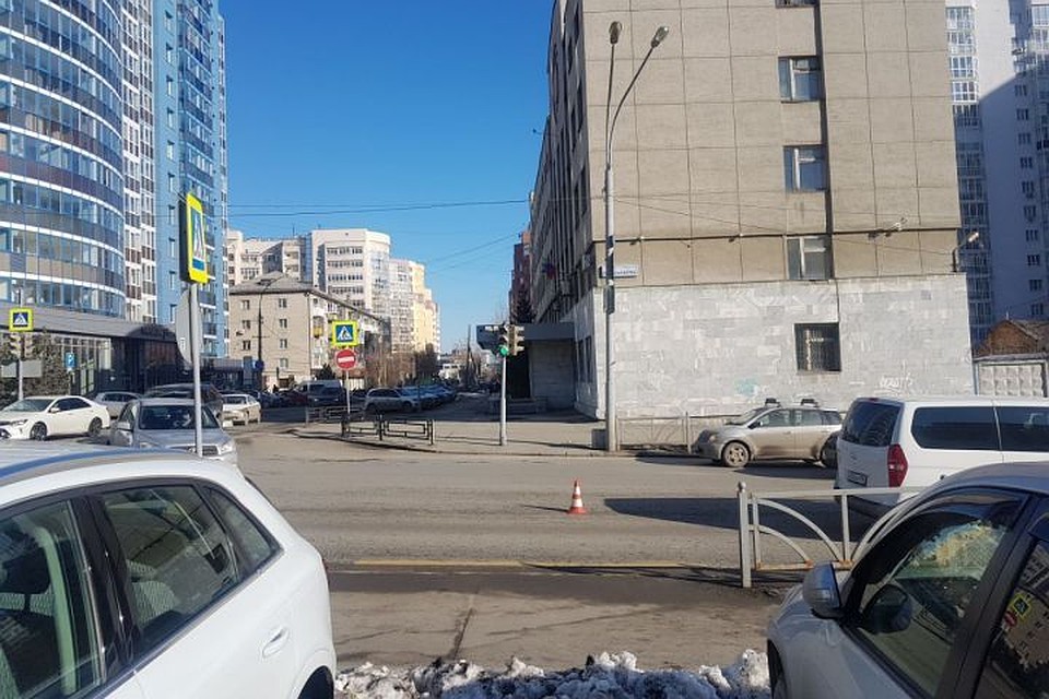 Подростка увезли в детскую больницу с подозрением на травму головы. Фото: отделение пропаганды ГИБДД Екатеринбурга