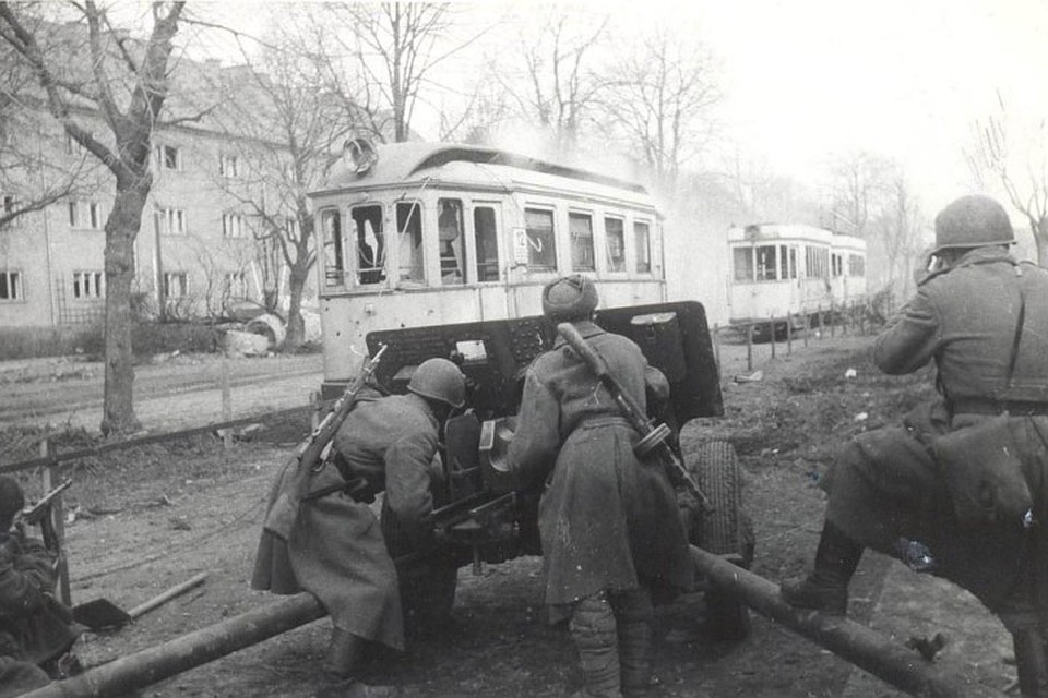 Апрель 1945 года. Бой на улице Кёнигсберга.