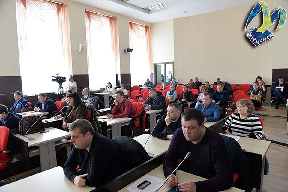 В Мурманске собрались директора управляющих компаний. Они выслушали множество упреков от городской администрации за не расчищенные дворы. Фото: citymurmansk.ru