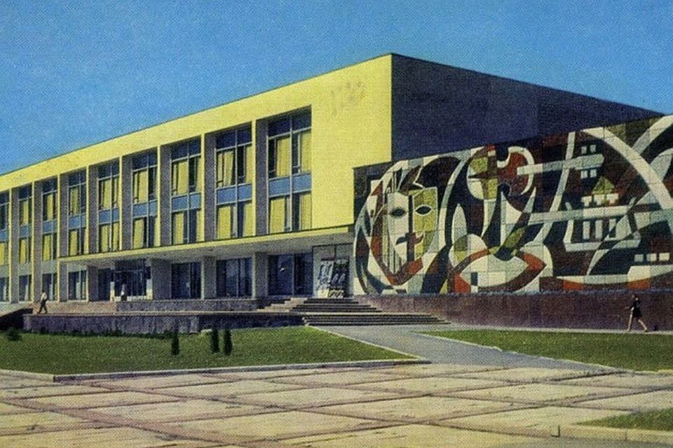 Знаменитая смальтовая мозаика «Искусство»