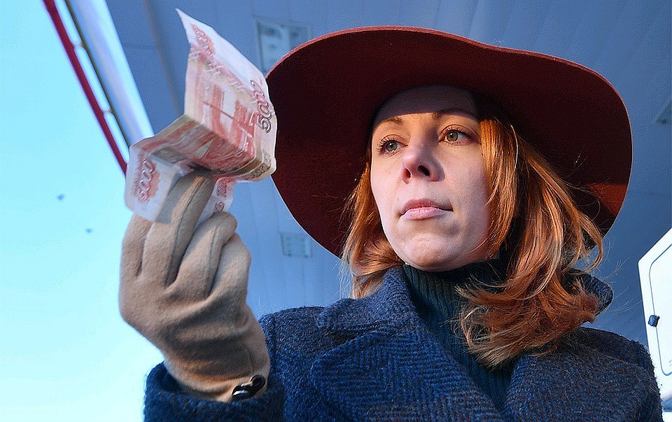 Почти половина из 20 групп товаров, цены на которые учитывали при подсчете уровня инфляции в марте, стали дешевле.