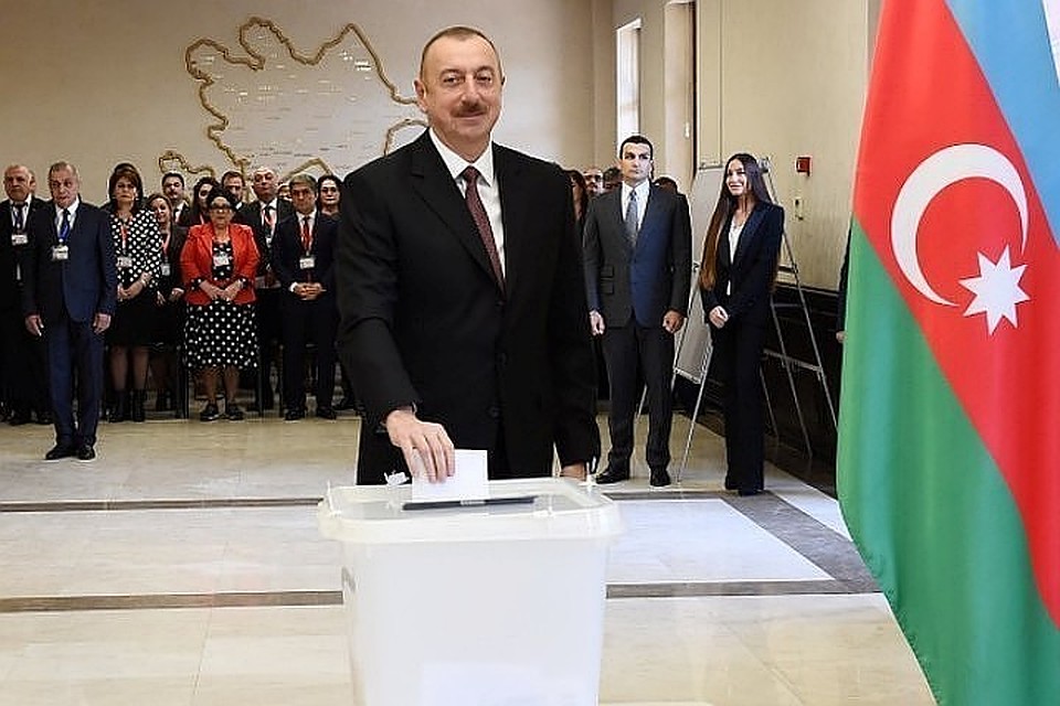 Путин поздравил Алиева с победой на президентских выборах в Азербайджане