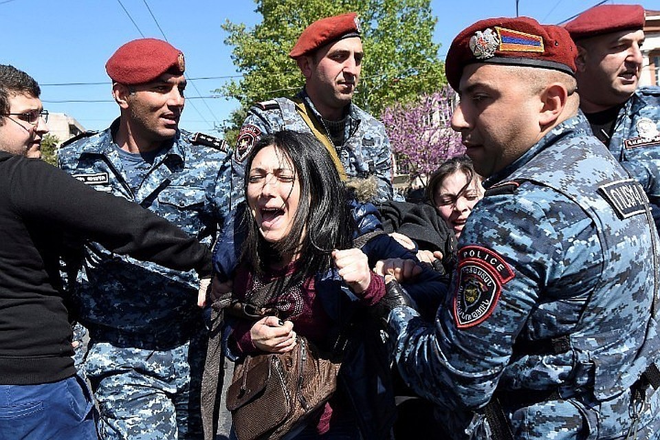 В Армении продолжаются протесты против назначения на премьерский пост бывшего президента страны Сержа Саргсяна