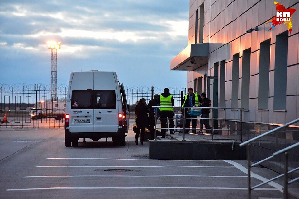 Ребенка вывели через VIP-зал.