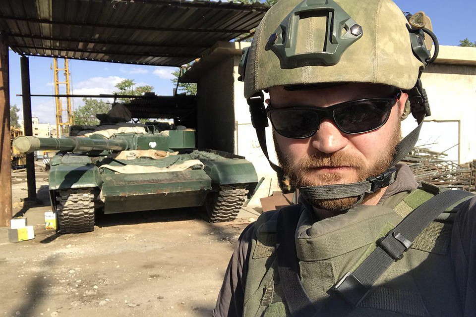 Наш спецкор весь день провел на передовых позициях правительственных сил.