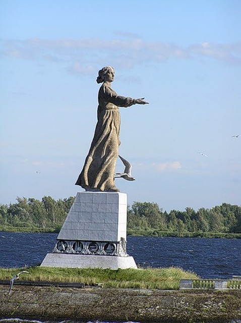 Памятник открыли в 1953 году.
